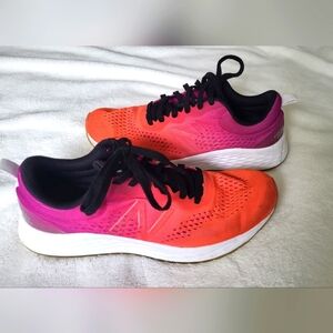 New Balance™ Fresh Foam  Sneakers ~ WARISTB3 ~ Women Sz 7.5 Pre Owned